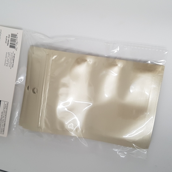 8 pcs Gold Laminated Poly Pouches 4.1"x6.4" in. - Picture 3 of 6